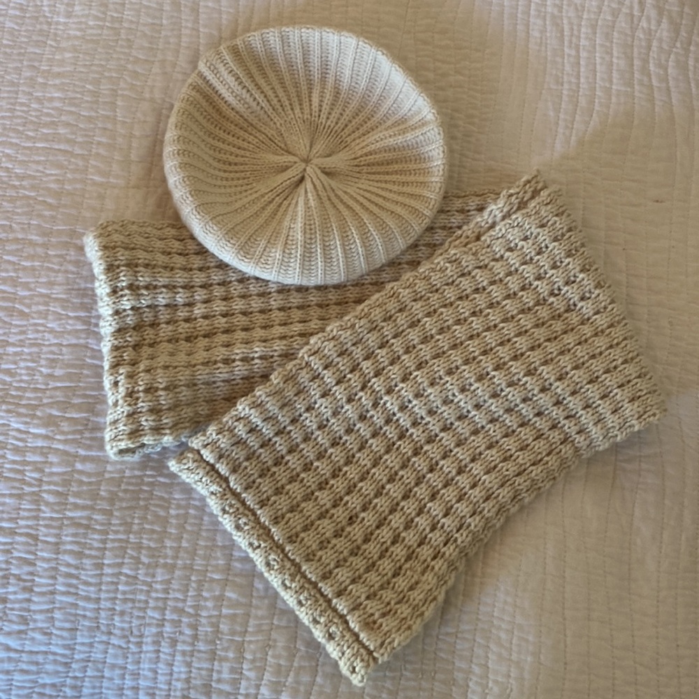 Cream hat and infinity scarf set, NEW